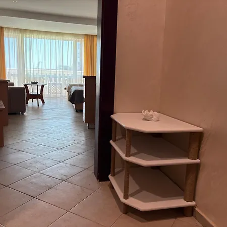 Daire Miramar Palace 615s *